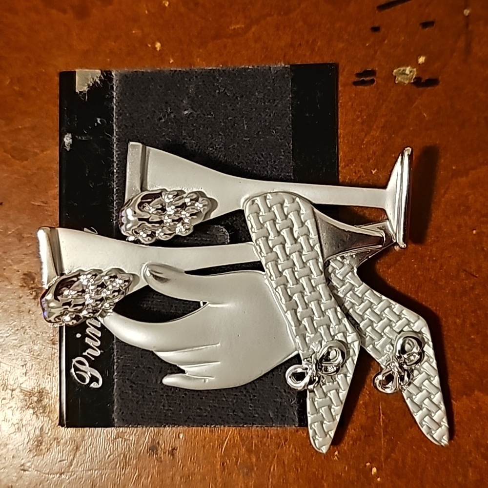 Primavera silvertone matte pin